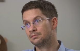Vigyázat! Csalók gyűjtenek pénzt Karsai Dániel nevében