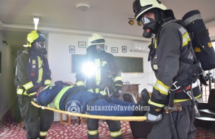 Böhönyei borhotelben gyakorlatoztak a somogyi tűzoltók