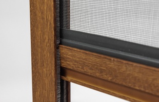 Tartsa távol a szúnyogokat, szereltessen szúnyoghálót a nyílászárókra!