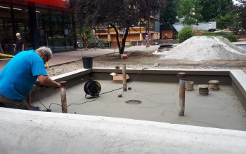 Nemsokára a gombafejek is felkerülnek a retró szökőkútra