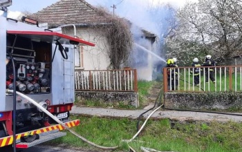Kigyulladt egy ház Somogyzsitfán