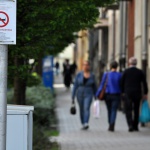 A Kontrássy utca aljában már találkozunk a tiltással,
