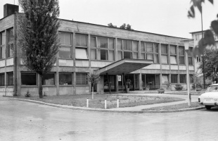 65 éve kezdődött meg a megyei könyvtár építése