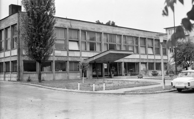 65 éve kezdődött meg a megyei könyvtár építése