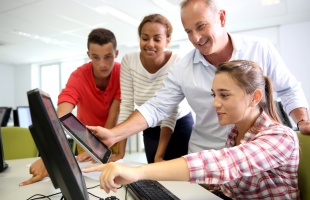 Várják a jelentkezőket az Év Informatika Tanára pályázatra