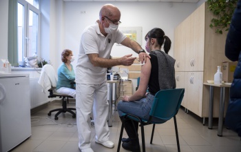Megvéd az omikron ellen a három oltás