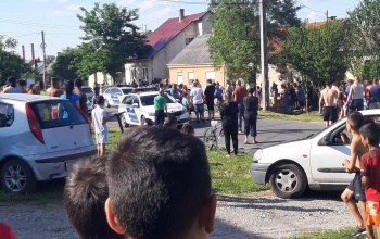 Balhé a Nádasdi utcában: nagy erőkkel vonult ki a rendőrség