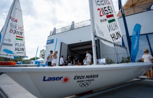 Balatonfüredről, a Kékszalag Port kikötőből indították útnak a két magyar vitorlázó olimpikont