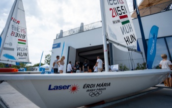 Balatonfüredről, a Kékszalag Port kikötőből indították útnak a két magyar vitorlázó olimpikont