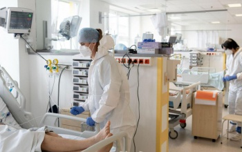 Kicsivel több mint 3000-rel emelkedett a koronavírus-fertőzöttek száma