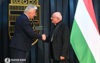 A Magyar Érdemrend középkeresztjével tüntették ki Varga László megyés püspököt