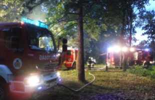 Lángba borult egy régi, szántódi villa tetőszerkezete