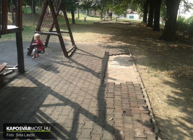 Vandálok pusztítottak a játszótéren
