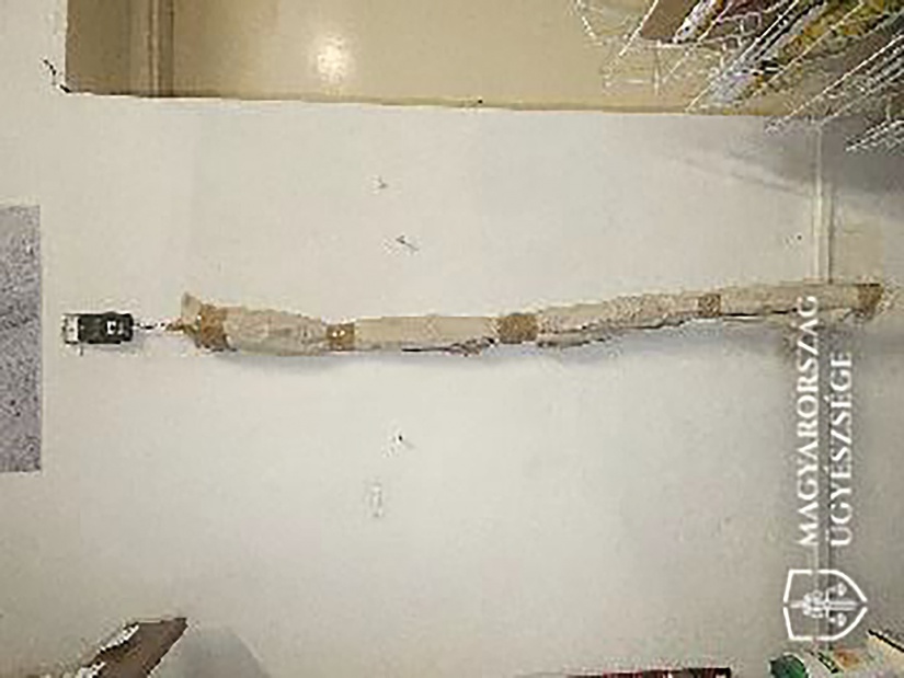 A fotót a Somogy Vármegyei Rendőr-főkapitányság készítette a helyszíni szemle során az elkövetéshez használt akácfa botról