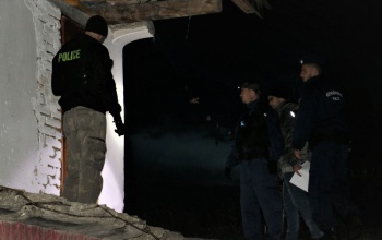 Körözési akció: 8 férfi kezén kattant a bilincs a cseri városrészben