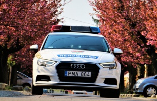 Jogsi nélküli sofőröket és egy körözött férfit fogtak a zsaruk