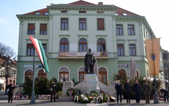 Levonták a nemzeti lobogót a Kossuth téren