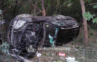 Kisteherautó és személygépkocsi karambolozott az M7-esen