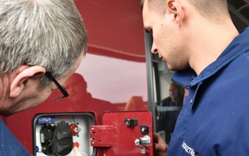 Új technikák, új feladatok - közelebbről is megismerkedtek a kaposvári tűzoltók az elektromos buszokkal
