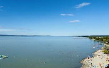 A Balaton vízszintje csökkenőben, a víz 24,5 fokos