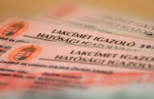 Nincs szükség új lakcímkártyára a kijárási korlátozás miatt