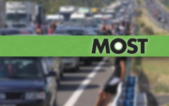 Pótkocsi ég Balatonvilágosnál, félpályás útlezárás az M7-es autópályán