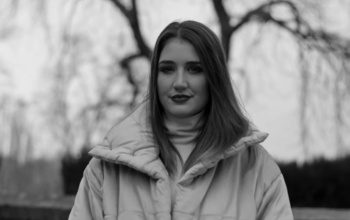 Lábas Vikivel énekel duettet ByeAlex