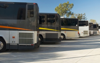 Változik a buszok útdíja