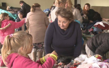 Adományokból gyűlt ajándékcsomagokat osztottak