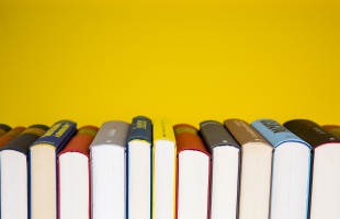 Vannak könyvek, amiknek ott kell lenniük egy fociőrült polcán