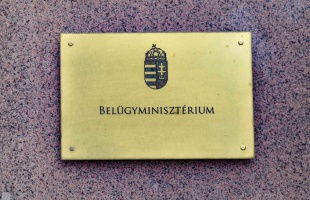 Adathalász csalók garázdálkodnak a Belügyminisztérium nevében