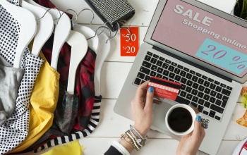 Témánál vagyunk: Emlékeztek még arra, mikor tízesével rendeltük a telefontokokat eBay-ről? - az online vásárlás függővé tehet