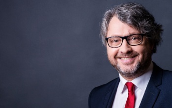 Klasszikus zenei stand up esttel készül a Kaposfest műsorvezetője: interjú Bősze Ádámmal