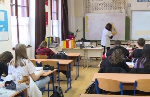 Március végéig utalják az egyszeri támogatást a tanároknak
