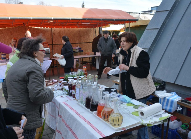 Medvehagymaillat lengte be a Kaposvári Nagypiacot