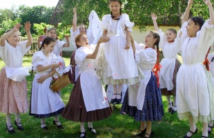 Nyerjen családi belépőt a Szennai Skanzenbe!