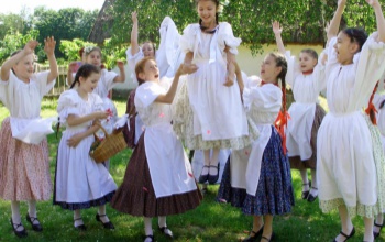 Nyerjen családi belépőt a Szennai Skanzenbe!
