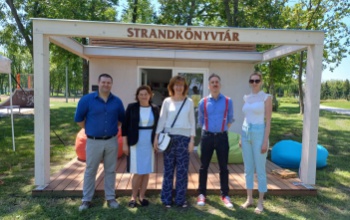 Strandkönyvtár nyílt a Balaton-parton
