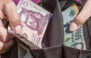 Döntöttek: fél évvel meghosszabbítják a hiteltörlesztési moratóriumot