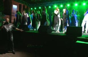 Feltöltődés gospel slágerekkel