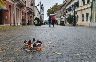 A kaposvári gesztenyeárusra emlékeznek a Zsolnay-kútnál