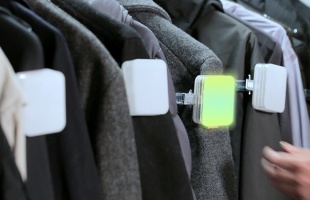Megszűnhet a sorbanállás a ruhatárakban