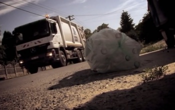 Csúcsidőben elkerülik a belvárost a kukásautók