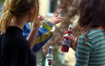 A próbavásárlásoknál kaptak alkoholt vagy cigarettát fiatalkorúak