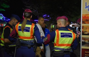 Durva hétvége volt Siófokon - késsel fenyegetőztek, kocsit rugdaltak