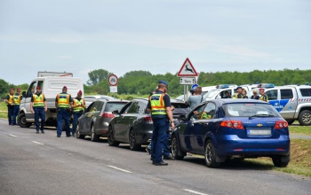 Drónnal és civil autókkal  ellenőrizték a szabályszegőket