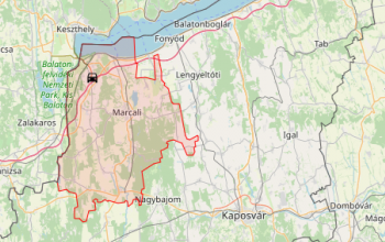 Szalagkorlátnak ütközött egy autó az M7-esen, Tikosnál
