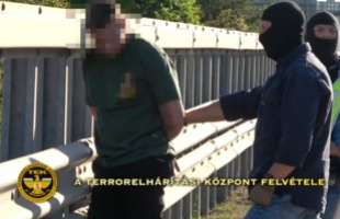 13,5 millió forintot csaltak ki egy kaposvári asszonytól álrendőrök