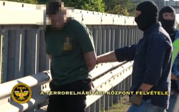 13,5 millió forintot csaltak ki egy kaposvári asszonytól álrendőrök