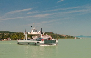 Ilyen durva áremelés is ritkán van a Balatonnál: nem fognak örülni a családosok